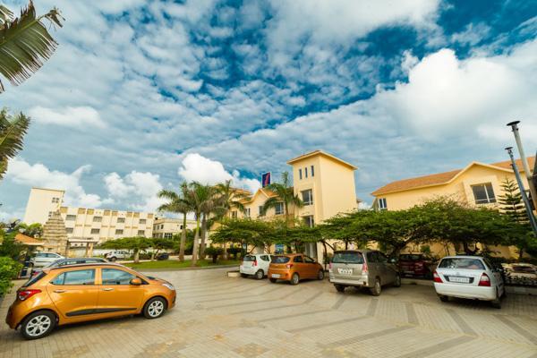 Empires Hotel Пури Екстериор снимка