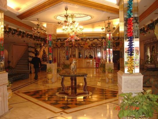 Empires Hotel Пури Екстериор снимка