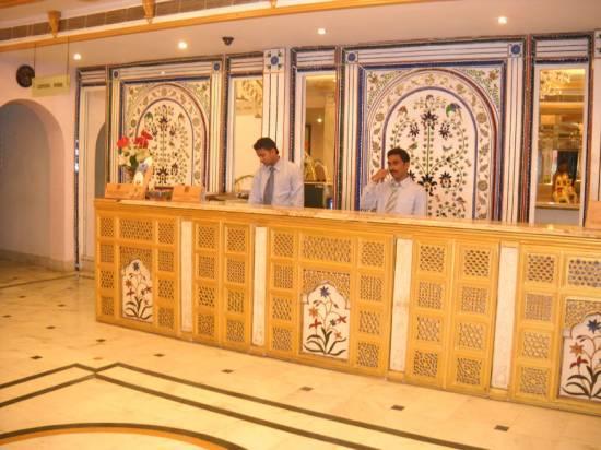 Empires Hotel Пури Екстериор снимка