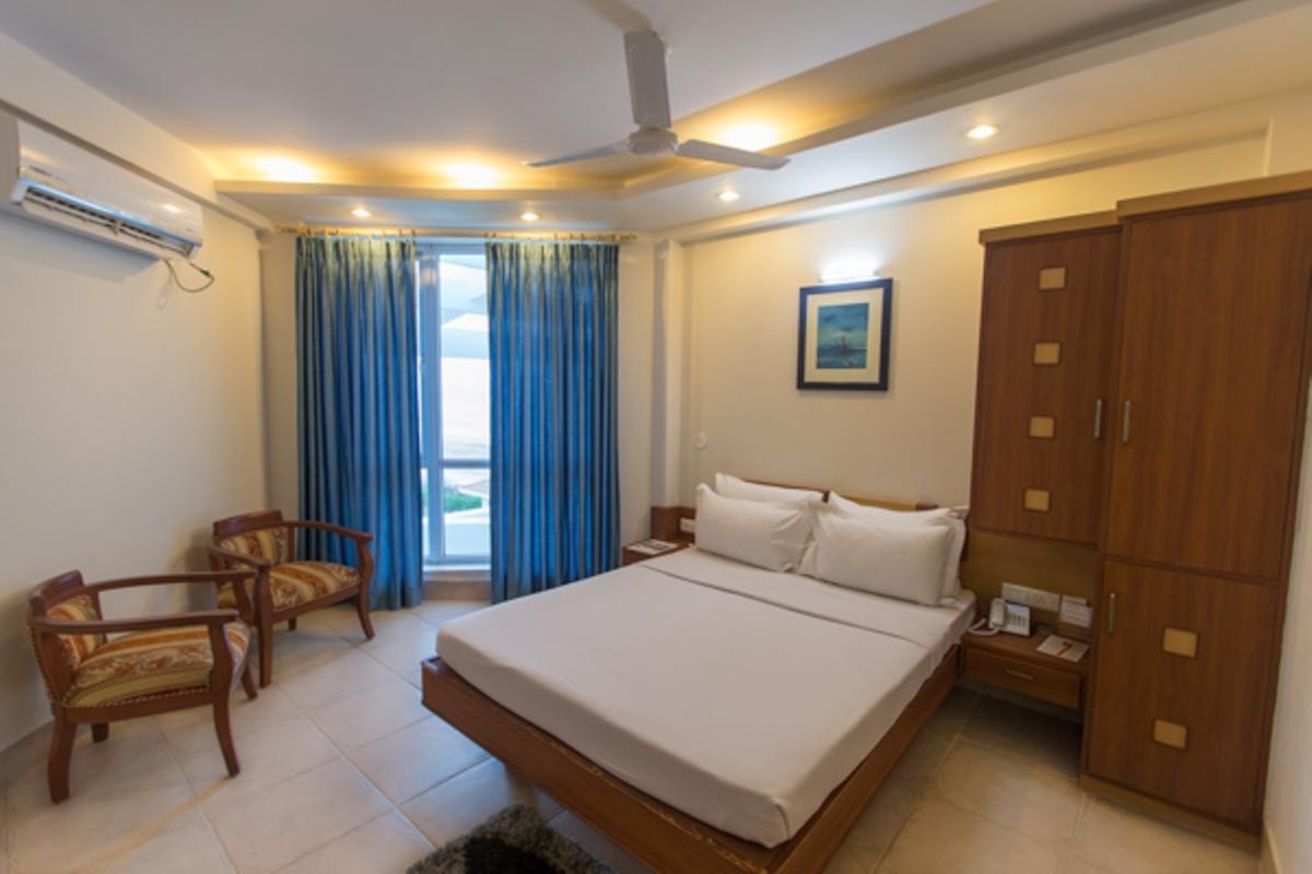 Empires Hotel Пури Екстериор снимка