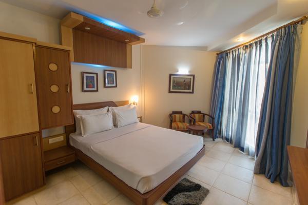 Empires Hotel Пури Екстериор снимка