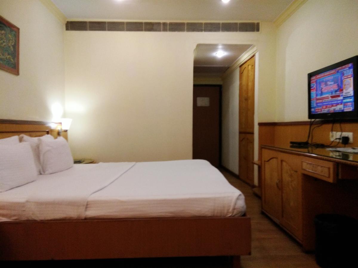 Empires Hotel Пури Екстериор снимка