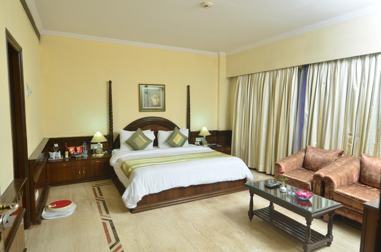Empires Hotel Пури Екстериор снимка