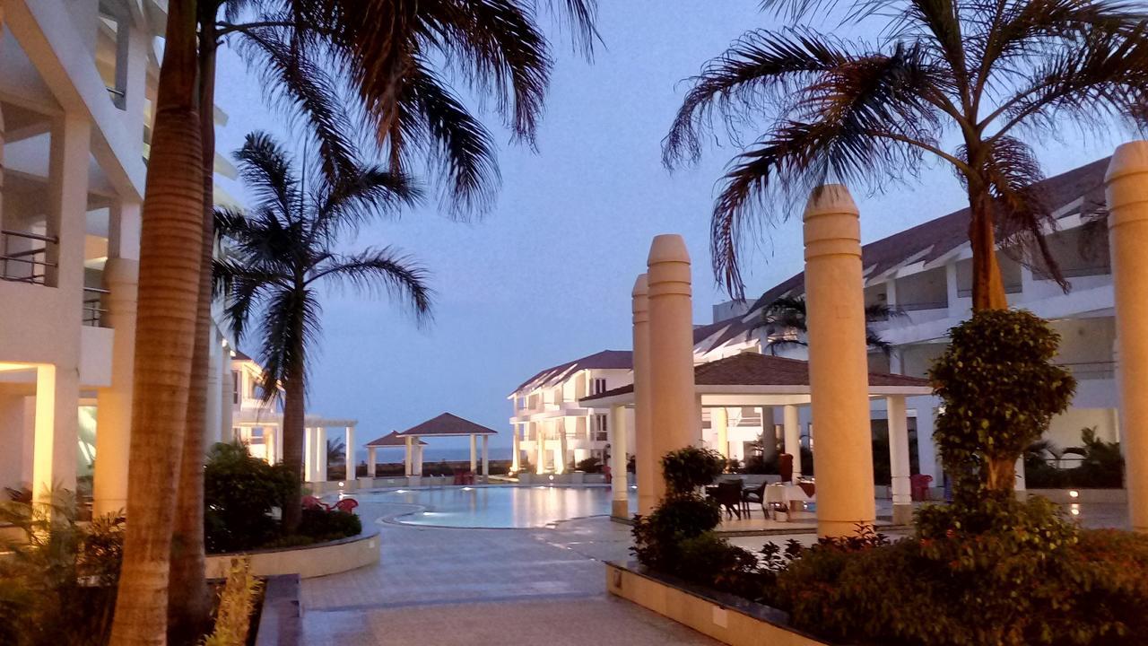 Empires Hotel Пури Екстериор снимка